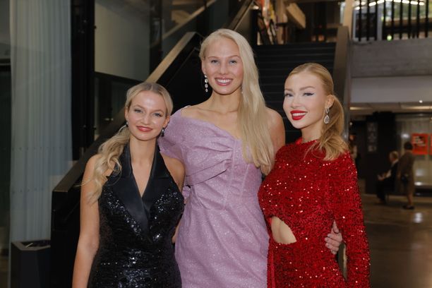 Petra Hämäläinen kruunattiin lauantaina Miss Suomeksi. Myös perintöprinsessat Nana Partanen ja Adelaide Botty van den Bruele saapuivat TTK-katsomoon sunnuntaina.
