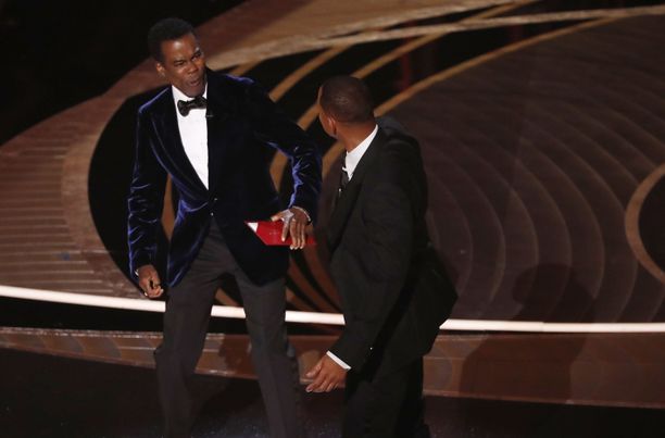 Oscar-gaala sai yllättävän käänteen, kun Will Smith nousi lavalle ja löi juontaja Chris Rockia kasvoihin.