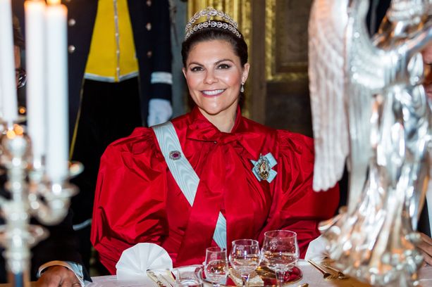 Nähdäänkö kruununprinsessa Victoria Nobel-juhlissa yhtä sädehtivänä kuin vuonna 2019?