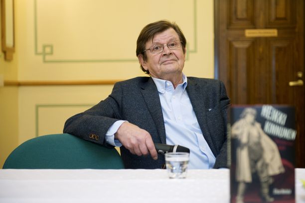 Heikki Kinnunen tutustui Vesa-Matti Loiriin Teatterikorkeakoulussa.