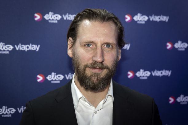 Näyttelijä Pekka Strang juontaa Jussi-gaalan. 