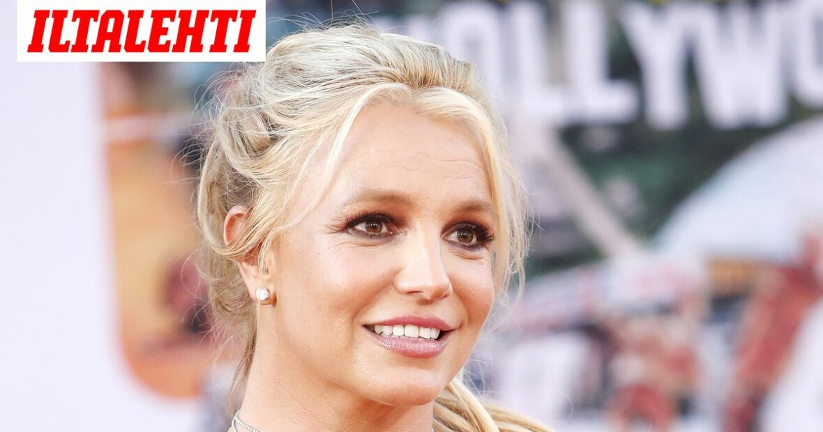 Avioerosta toipuva Britney Spears jakoi villin videon – Piti hauskaa paidattoman miesporukan kanssa