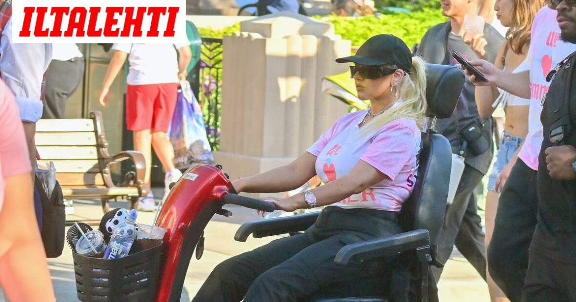 Christina Aguilera kuvattiin sähköpyörätuolissa