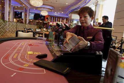 Macau Casino Operators Announce Staff Bonuses, Salary Increases